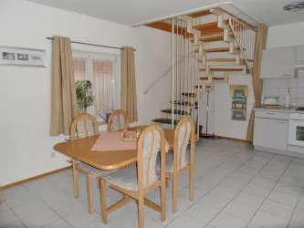 Eßbereich + Treppe zur Schlafetage