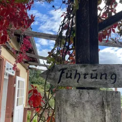 Führungen auf dem Slevogthof (© Slevogthof Neukastel)
