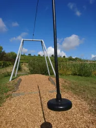 Mit der Seilrutsche in die Weinberge fliegen