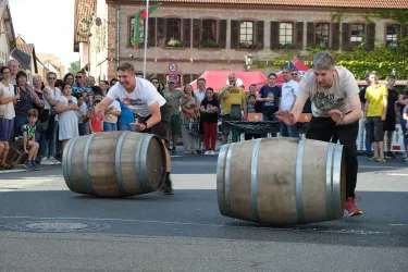 Fass rollen (© Tourist Information Wachenheim)