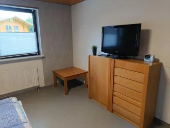 1. Schlafzimmer: großes Doppelbett, Kautschukboden