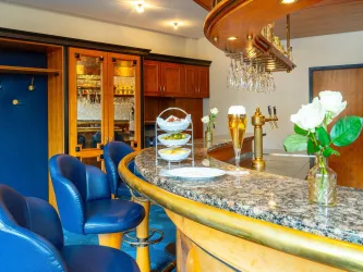 Victor's Bar