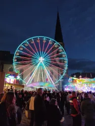 Riesenrad vor Nikolaikirche (© TI Alzey)