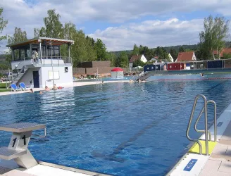 Schwimmbad Alsenbonr (© Hans Buch)