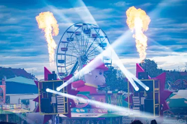 Maimarkt mit Riesenrad