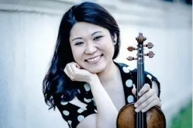 Tiana Yang mit Geige