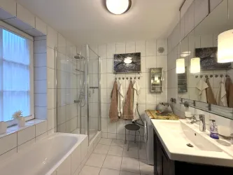 Bad mit WM, Regendusche, Fußbodenheizung