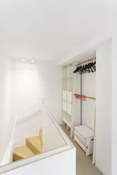 OG: Treppenhaus Kleiderschrank