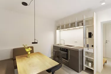 EG: Come in, Essen, Aufenthalt