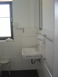 Wohnbeispiel 4 - Badezimmer (© Urlaubsregion Freinsheim - Hr. Dörr)