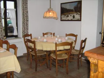 Gutsausschank - Innenansicht (© Weingut Kreuzhof)