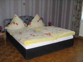 Schlafzimmer 2 Mittelgeschoss (© Haus Bohngärten)