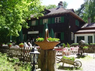 Lindemannsruhe - Außenansicht mit Terrasse (© Archiv Urlaubsregion Freinsheim)