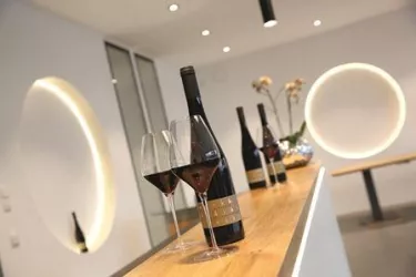 Weingut Kirchner - Impression Vinothek (© Weingut Kirchner)