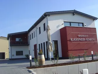 Außenansicht Vinothek des Weinguts Kassner-Simon (© Weingut Kassner-Simon)