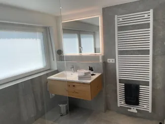 Badezimmer (© Birgit und Jörg Bohm)