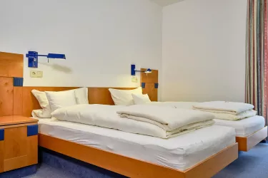 180413-152237-XT2A3900-1-zimmer--2400