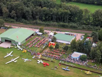 Flugplatzfest (© Archiv Tourismusverein SÜW Bad Bergzabern e.V.)