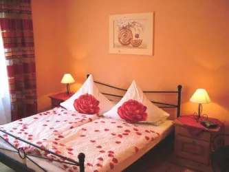 Schlafzimmer 1