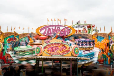Das Rundfahrgeschäft "Take Off"
