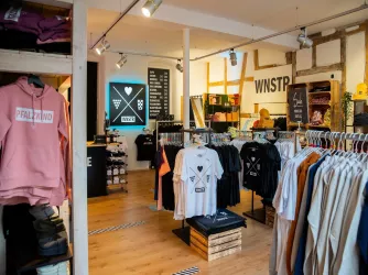 Hoodies und Shirts