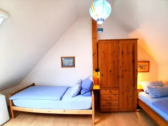 Schlafzimmer mit 2 Einzelbetten 200 x90cm
