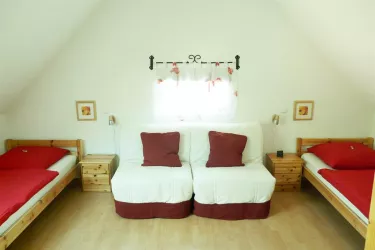 Schlafzimmer_Betten auseinander gestellt
