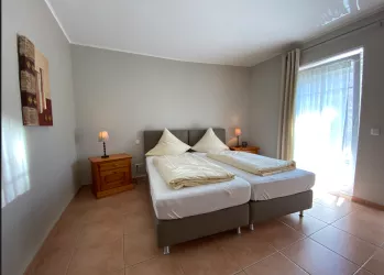 Schlafzimmer 1.1