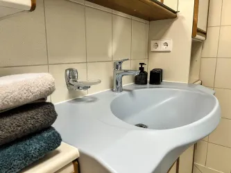 Bad mit Dusche & Badewanne