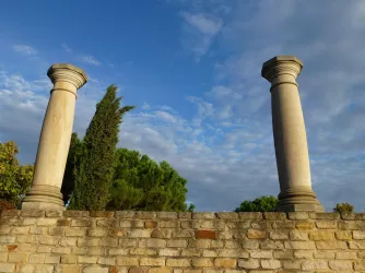 Säulen mi Steinmauer (© Stadt Bad Dürkheim)