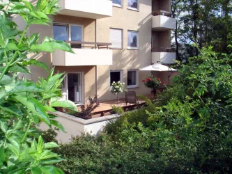 Hausansicht mit Terrasse (© Stadt Bad Dürkheim)