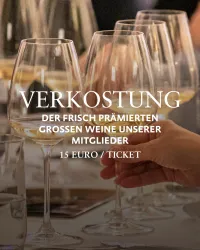 Eine Anzeige für eine Weinverkostung mit eleganten Weingläsern im Vordergrund. Der Text informiert über die Veranstaltung und den Ticketpreis.