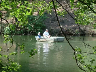 Boot auf dem Isenachweiher (© Stadt Bad Dürkheim)
