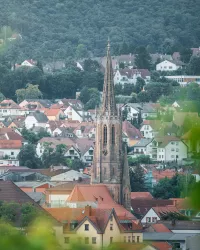 70 Meter ragt der 1866 erneuerte Turm empor