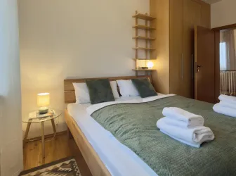 Schlafzimmer 2 mit Kleiderschrank