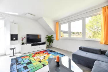 Wohnbereich mit Blick auf Fernseher