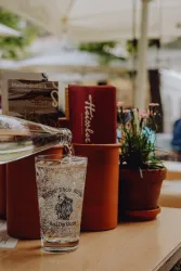 Beste Schorle genießen auf dem Marktfrühstück.