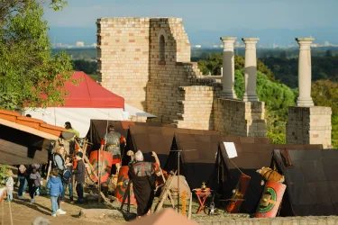 Römer schlagen ihr Lager in der Römervilla auf.