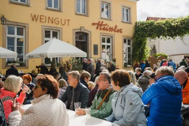 Auf dem Obermarkt gibt es u.a. besten Wein.