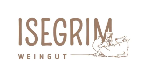 Das Logo des Weinguts ISEGRIM zeigt eine stilisierte Darstellung eines Wolfes, der entspannt am Boden liegt. Im Hintergrund hält eine Person ein Weinglas, was auf die Weinproduktion hinweist.