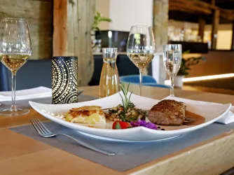 Restaurant K Tisch gededckt