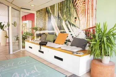 H19_DÜW_Eingangsbereich-ohne-Personen (13)-min