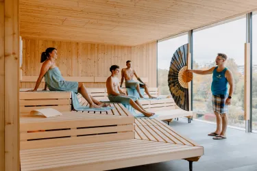 Werfe einen Blick hinter die Kulissen der Therme