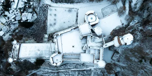 Hardenburg im Schnee von oben