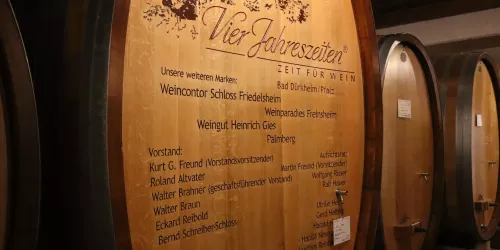 Weinfässer groß