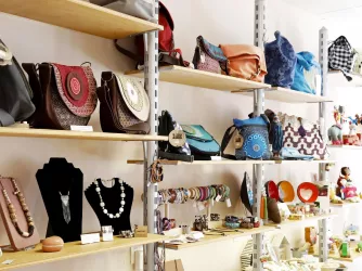 Schmuck und Taschen