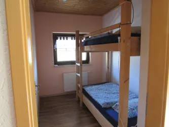 Schlafzimmer 2 (© Archiv: Ferienhaus am Felsen)