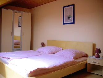 Schlafzimmer 1