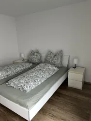 Bett Schlafzimmer 1