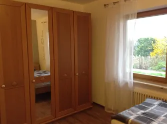 Kleiderschrank im Schlafzimmer